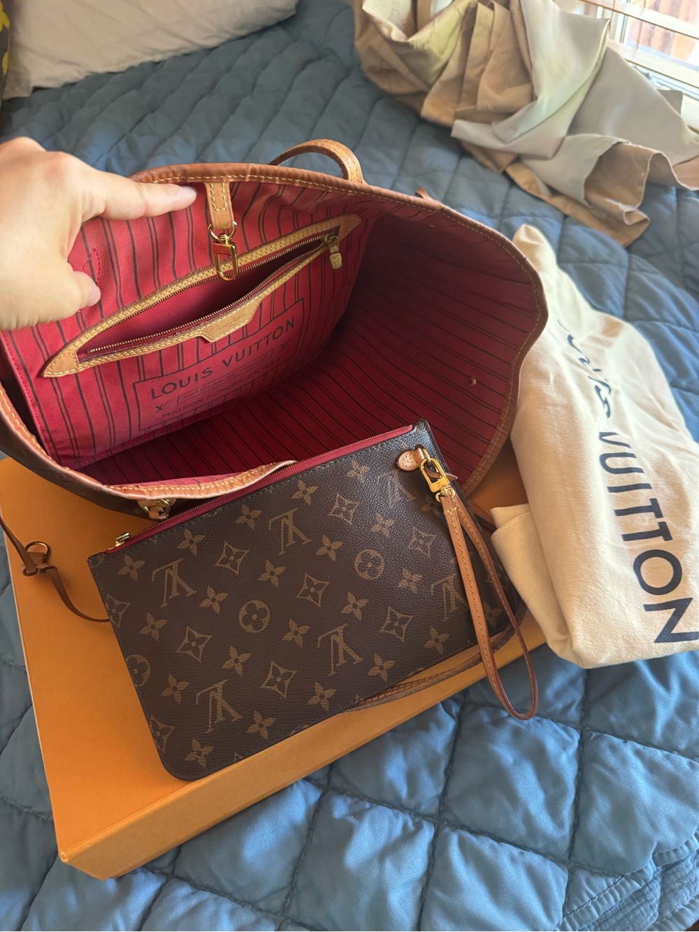 Authentic Louis Vuitton neverfull bag with clutch
